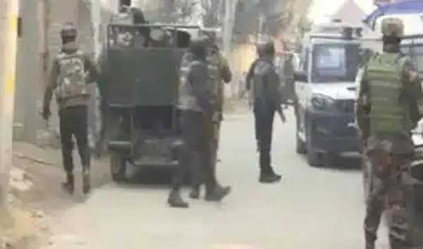 कश्मीर में सुरक्षा बलों ने 3 पाकिस्तानी तस्करों को मार गिराया